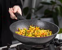 Cansei de lavar uma pilha de louças, agora só faço esse macarrão de uma panela só: é o jantar perfeito para dias corridos