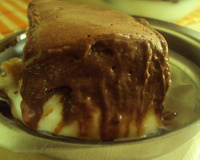 Torta gelada de waffer coberta com chocolate