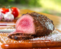 Churrasqueira a gás com 5 espetos entra em oferta e leva o churrasco de casa a outro nível