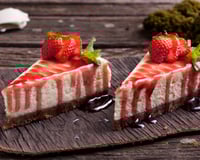 Cheesecake com molho de morangos