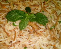 Arroz com aletria ( macarrão cabelo de anjo)