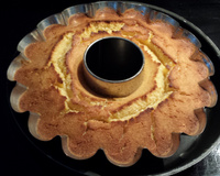 Bolo de fubá cremoso com coco