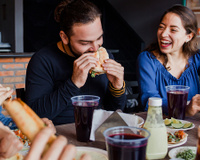 Aqui está a lista do que você nunca deveria comer no jantar!