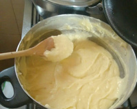 Aligot (purê de batatas com queijo)