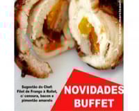 Filé de frango a rolê com cenoura, bacon e pimentão amarelo