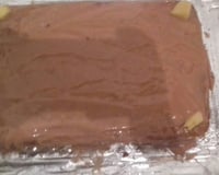 Bolo simples com cobertura de goiabada