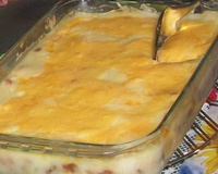 Escondidinho rápido de charque e calabresa