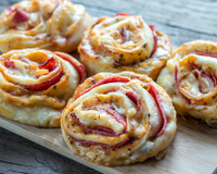 Pizza rolls: como fazer enroladinhos de pizza