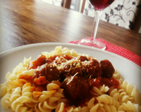 Macarrão com almôndegas rápido e barato