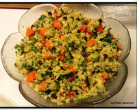 Cuscuz marroquino de legumes, passas e nozes