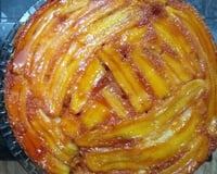 Bolo invertido de banana caramelada de liquidificador