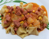 Macarrão com molho de salsicha