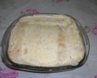 Panqueca cremosa de frango com requeijão e molho branco