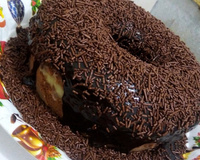 Bolo de chocolate com cobertura de brigadeiro