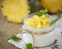 Abacaxi caramelado com creme