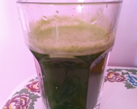 Suco detox de couve maçã e limão