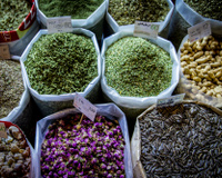 Viaje nas tradições do Catar: famoso mercado de Doha, Souq Waqif é obrigatório aos turistas que apreciam café, temperos e especiarias