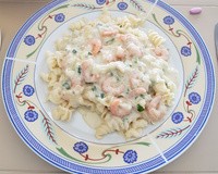 Penne ao molho de gorgonzola com camarão