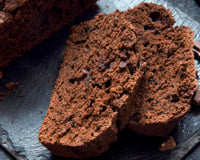 "É só misturar no liquidificador e rapidinho tá pronto": Bolo de chocolate proteico e saudável para café da manhã da nutricionista Thaisa Leal