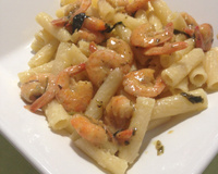 Camarão no linguine com limão e pimenta