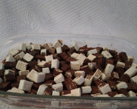 Pavê de bolacha maisena com creme branco e creme preto