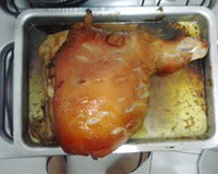 Pernil assado com cerveja e canela