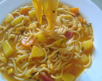 Sopa de frango com legumes e macarrão