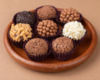 Como fazer brigadeiro: com chocolate, vegano, de café e mais
