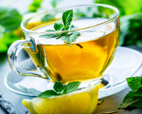 Chá refrescante de hortelã e gengibre