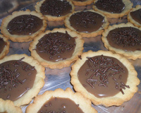 Biscoitinho com cobertura de chocolate