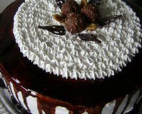 Bolo com creme de Nutella e nozes