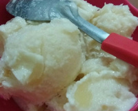 Sorvete cremoso de abacaxi