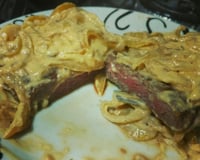 Bife acebolado com molho de maionese