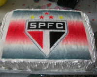 Bolo de aniversário colorido