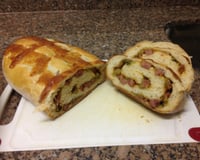 Pão caseiro recheado com calabresa