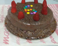 Bolo de chocolate com morango e coco - da Bia