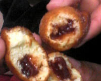 Bolinho de chuva com goiabada