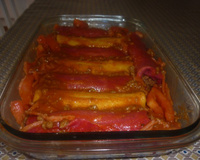 Panquecas coloridas ao molho