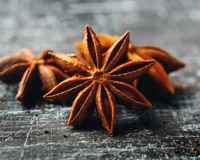 Anis-estrelado: veja os benefícios para a saúde e receitas