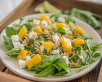 Leve, deliciosa e irresistível: a salada perfeita para o jantar com apenas quatro ingredientes