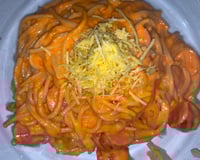 Macarrão com salsicha e creme de leite