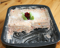 Torta de pão de forma cremosa com atum