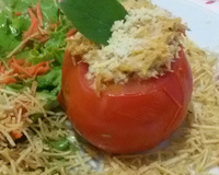 Tomate recheado com frango