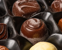 Chocolate esbranquiçado está estragado? Descubra o que são as manchas nas barras e nos bombons e se é seguro consumir