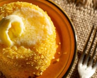 Aprendi com o TudoGostoso como fazer um bom cuscuz para o café da manhã: sem ressecar, rápido e fofinho