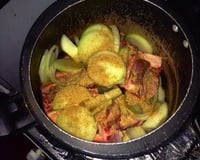 Costela de boi na panela de pressão cozida na cebola