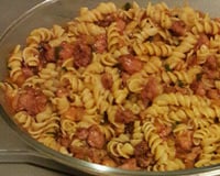 Macarrão ao molho de linguiça fresca