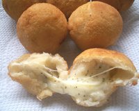 Bolinho de pizza 4 queijos do Marcelo