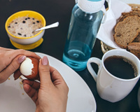 Nem açúcar, nem adoçante: truque da casca de ovo no café para quem não gosta do sabor amargo da bebida