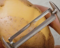 As pessoas ficam impressionadas quando você lhes diz que elas vêm usando o descascador de cabeça para baixo há anos